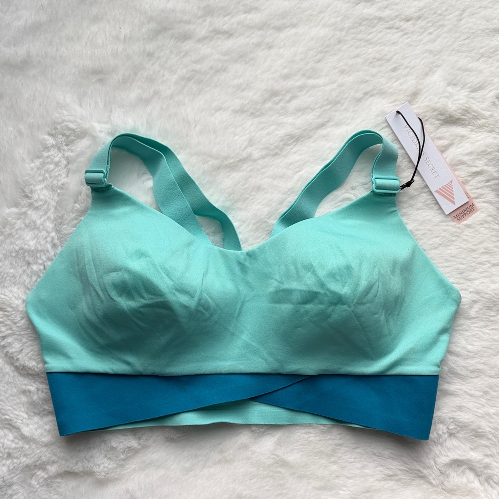 NWT Victorias Secret Sport Live on Point Freedom Cloud Sports Bra size M